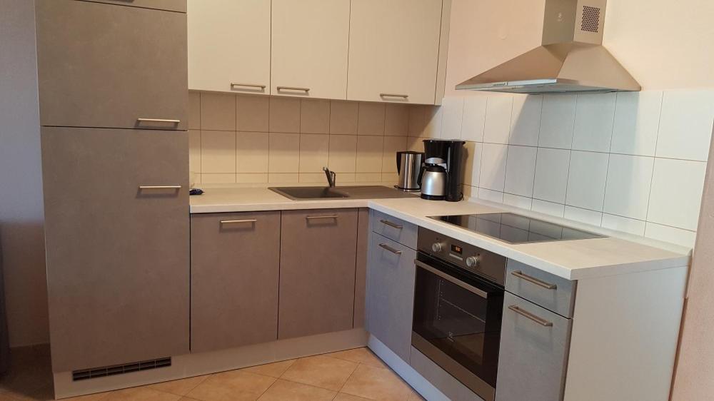 Apartments Marina Омиш Экстерьер фото