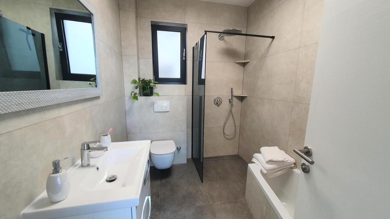 Apartments Marina Омиш Экстерьер фото